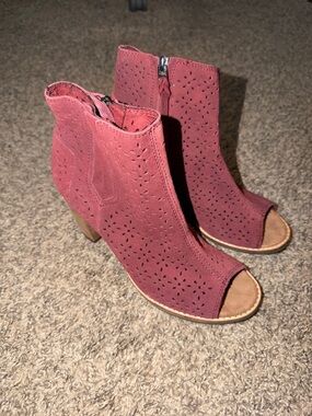 TOMS Women’s Open-Toe Perforated Ankle Boot